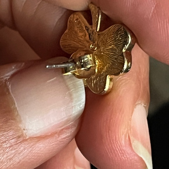 Avon Four-Leaf Clover Green Stone Gold-Tone Post Earrings Lucky Charm EUC - Picture 4 of 5